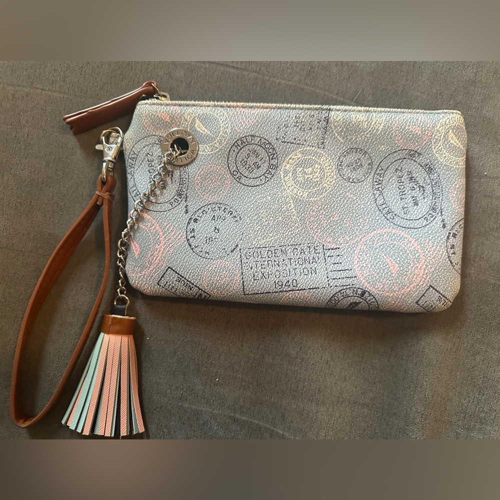 Light blue St. Tropez Wristlet